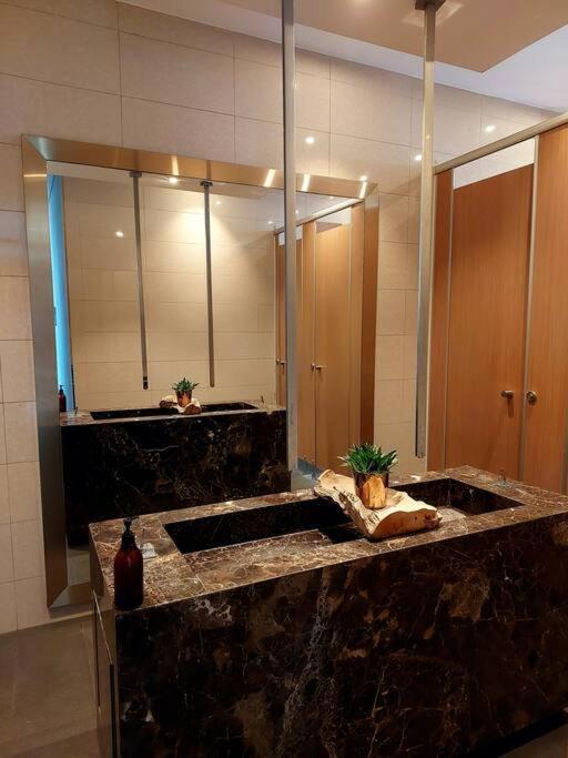 D1Mension 3Br Luxury Condo City Center In Dist 1 Хошимін Екстер'єр фото