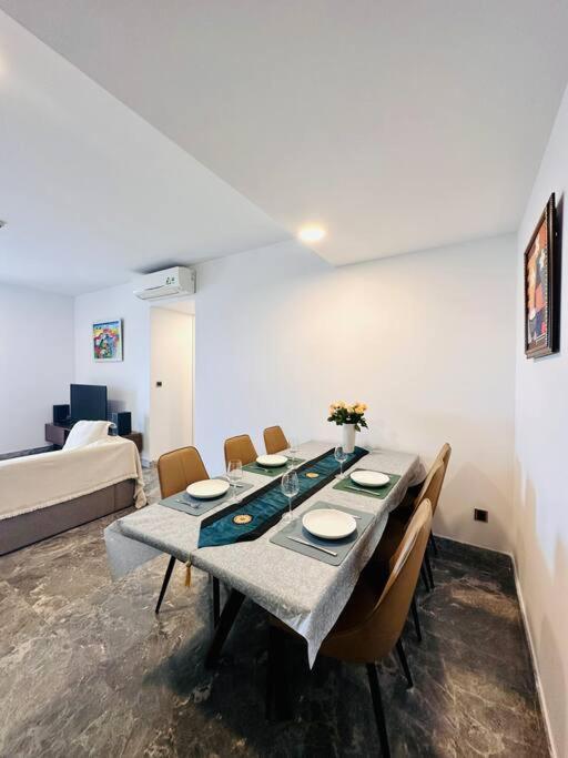 D1Mension 3Br Luxury Condo City Center In Dist 1 Хошимін Екстер'єр фото